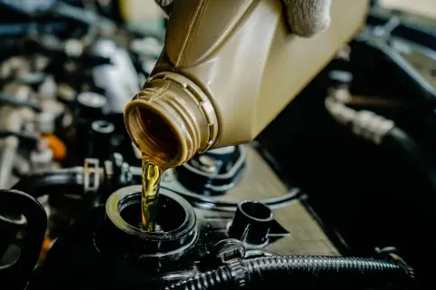 Mobil vs Motul olej silnikowy: który wybór uchroni twój silnik?