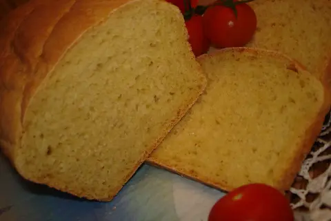 Pyszny chleb kukurydziany, idealny do kanapek. Oto prosty przepis na domowy chleb kukurydziany.