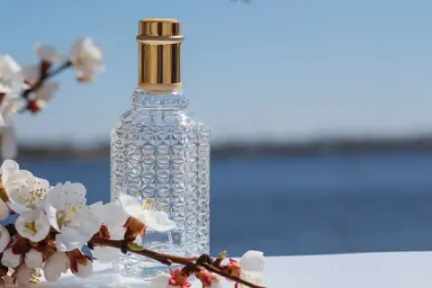 Woda toaletowa czy perfumowana - co wybrać, by nie żałować?