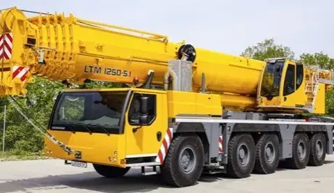 Ile waży dźwig? Zaskakujące różnice w wadze modeli dźwigów