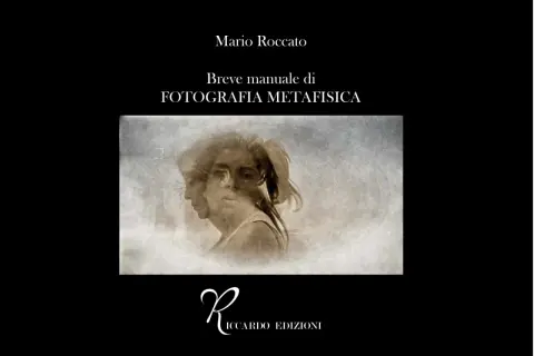 Volti sovrapposti in una **fotografia metafisica** che evoca mistero e introspezione. Mario Roccato, Breve manuale di FOTOGRAFIA METAFISICA.
