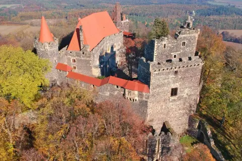 Zamek Grodziec i okolice: przewodnik po wulkanach i historii
