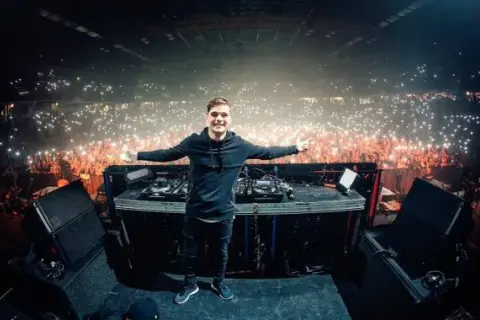 Ile zarabia DJ na Tomorrowland? Zaskakujące kwoty i czynniki wpływające na wynagrodzenie