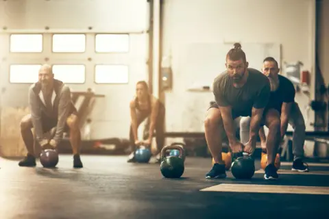 CrossFit: Zdrowie czy ryzyko? Odkryj, jak trenować bezpiecznie.