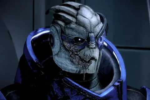 Zbliżenie na twarz Garrusa Vakariana, bohatera Mass Effect 2, który w grze oferuje opcję romansu.