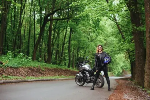 Gotowe trasy motocyklowe w Polsce - odkryj piękne szlaki i atrakcje