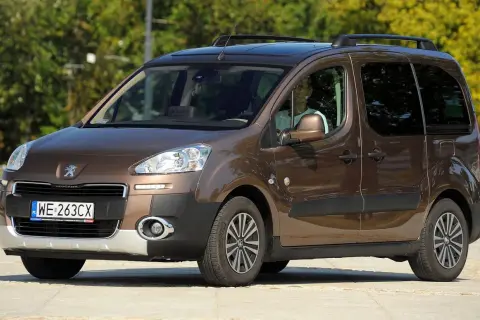 Jaki bus do 30 tys zł - najlepsze modele, które warto rozważyć