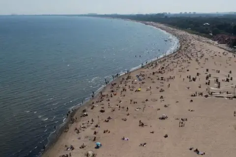 Gdzie sinice w Bałtyku? Sprawdź niebezpieczne kąpieliska teraz