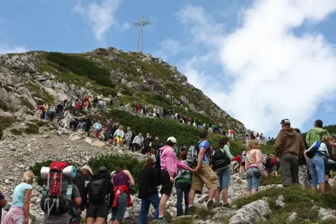 Giewont: Śpiący Rycerz, krzyż, szlaki. Przewodnik i zasady bezpieczeństwa