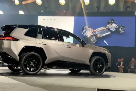 Nowa Toyota RAV4 2026: Data premiery, zmiany, ceny. Znamy szczegóły!