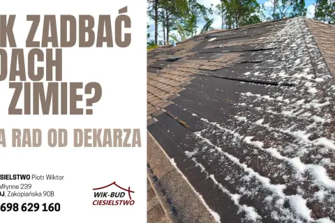 Uszkodzony dach po zimie, widoczna drewniana konstrukcja nośna dachu. Tekst: "Jak zadbać o dach po zimie? Kilka rad od dekarza.