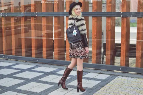 Stylizacja z plecakiem: Jak nosić go modnie na każdą okazję?