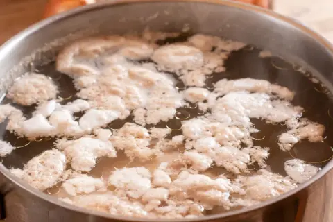 Szumowiny w rosole: Szkodliwe czy cenne? Prawda i mity.