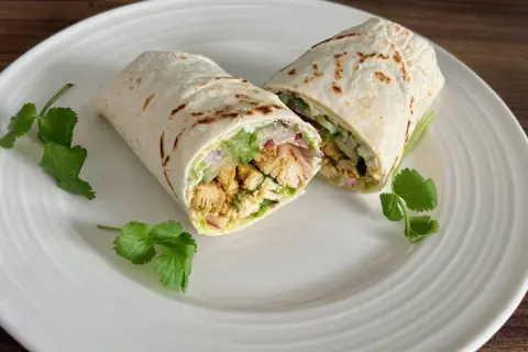 Twój kebab z kurczakiem w tortilli: Ile ma kcal i jak go odchudzić?
