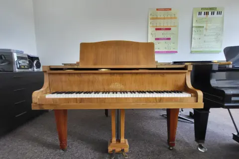 Fortepian ma klawiaturę? Poznaj serce instrumentu!