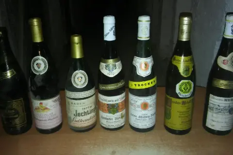 Gdzie sprzedać stare wino? Odkryj najlepsze miejsca i porady