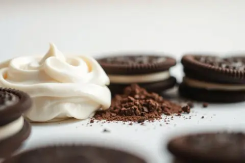 Czy Oreo jest wegańskie? Sprawdź skład i ryzyko zanieczyszczenia