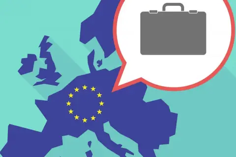 Mapa Europy z gwiazdami UE i dymkiem z walizką, symbolizującą handel i inwestycje, np. w ramach Euro Stoxx 50.