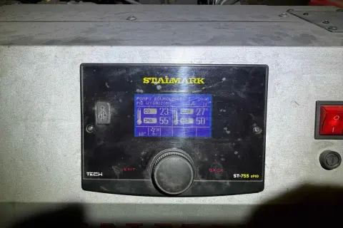 Brak transmisji z regulatorem pokojowym tech. Sterownik ST-755 zPID pokazuje temperaturę CO 23°C i zadaną 27°C.