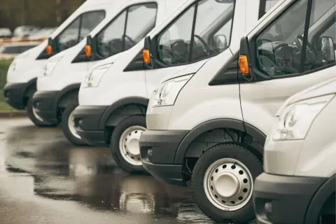 Ile można zarobić na wynajmie busa? Szacunkowe dochody i ryzyka
