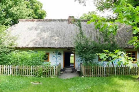 Skansen przy Muzeum w Łowiczu: co warto zobaczyć i przeżyć