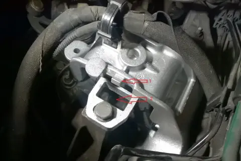Peugeot 307: Drgania, stuki? Rozpoznaj uszkodzoną poduszkę silnika!