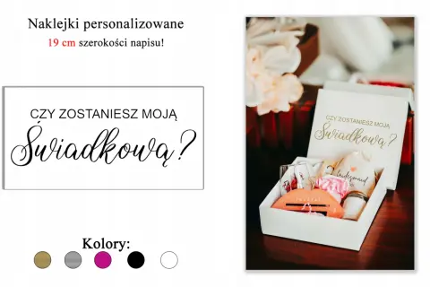 Złota naklejka z napisem "Czy zostaniesz moją świadkową?" na białym tle i w pudełku prezentowym.