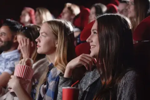 Szukam filmu, w którym mogę znaleźć tytuł na podstawie opisu