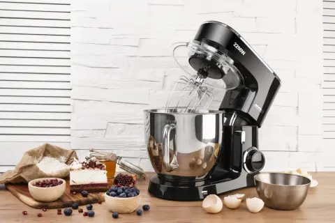 Mpm to firma oferująca sprzęt kuchenny, jak ten robot planetarny z akcesoriami do pieczenia.