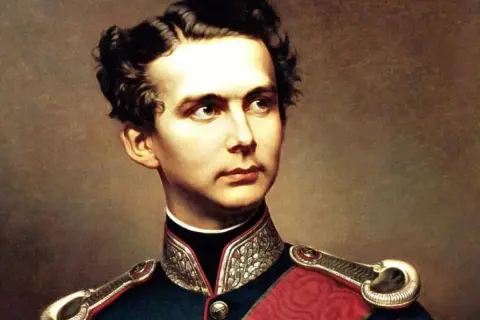 Retrato de Fernando de Baviera, joven noble con uniforme militar, mirada serena y cabello oscuro peinado.