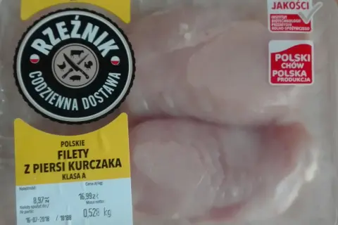 Lepki kurczak: Płukać czy wyrzucić? Ekspert radzi
