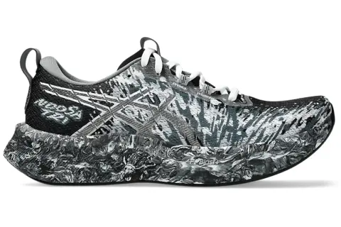 Scarpa da running Asics Noosa donna con tomaia in fantasia astratta bianco/nera e suola scolpita.