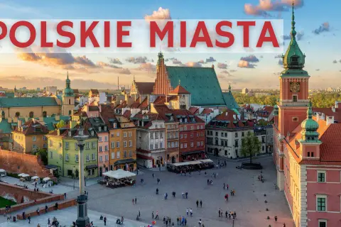 Warszawski Rynek Starego Miasta, jeden z najpiękniejszych turystycznych miast w Polsce, tętni życiem.