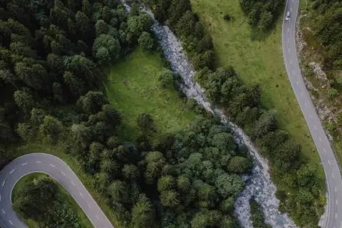 Szczecin-Kołobrzeg: Odległość, czas i koszty. Który transport wybrać?