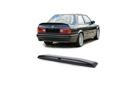 Czarne BMW E30 z zamontowanym spoilerem na klapie bagażnika i osobno pokazana lotka.
