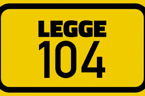 Cartello giallo con scritta "LEGGE 104". Indica i benefici della legge 104 art 3 comma 3.