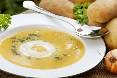 Kartoffelsuppe würzen: Omas Geheimnis für den besten Geschmack