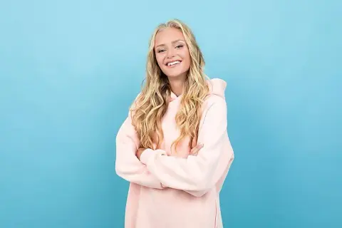 Jak nosić bluzy oversize, by wyglądać stylowo i czuć się komfortowo