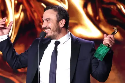 Attore con premio, forse per il suo ruolo in Gomorra.