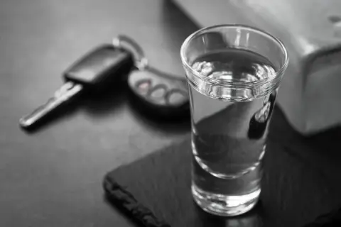 Artykuł 87 paragraf 1 kodeksu wykroczeń: konsekwencje jazdy po alkoholu