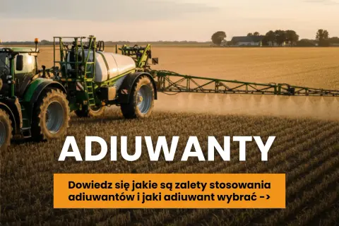 Traktor z opryskiwaczem na polu. Dowiedz się o zaletach stosowania adiuwantu doglebowego i wybierz najlepszy dla swoich upraw.