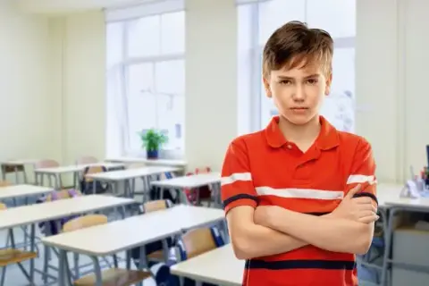 Czy nauczyciel może zabrać uczniowi telefon? Przepisy i prawa w szkole