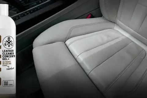 Biała skóra w samochodzie odzyska blask dzięki SWAG Leather Cleaner. Zobacz, czym wyczyścić białą skórę i przywrócić jej nieskazitelny wygląd.