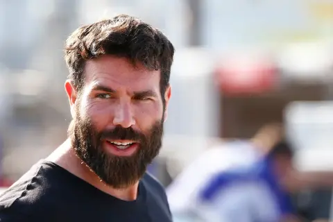 Kim naprawdę jest Dan Bilzerian: kontrowersyjny milioner z internetu