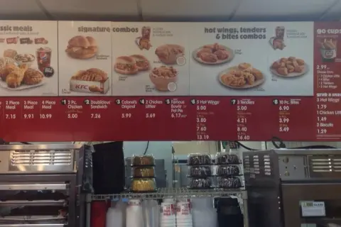 Jak wygląda KFC? Zobacz wnętrza i popularne menu w restauracji