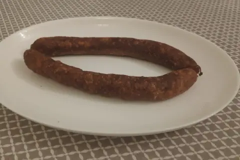 Kiełbasa podwawelska: Historia, skład, smak i przepisy