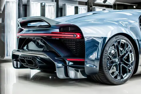 Bugatti Chiron: 0-100 km/h w 2,5s! Jak to możliwe?