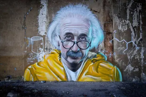 Albert Einstein w żółtej kurtce na tle wzorów chemicznych. Inspiracja, jak nauczyć się chemii.