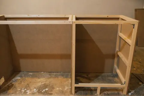 Szafka pod umywalkę DIY: Zbuduj ją sam i zaoszczędź!