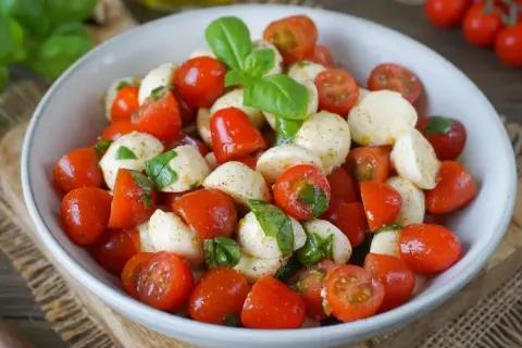 Tomaten-Mozzarella-Salat: Einfaches Rezept & Tipps für perfekten Geschmack